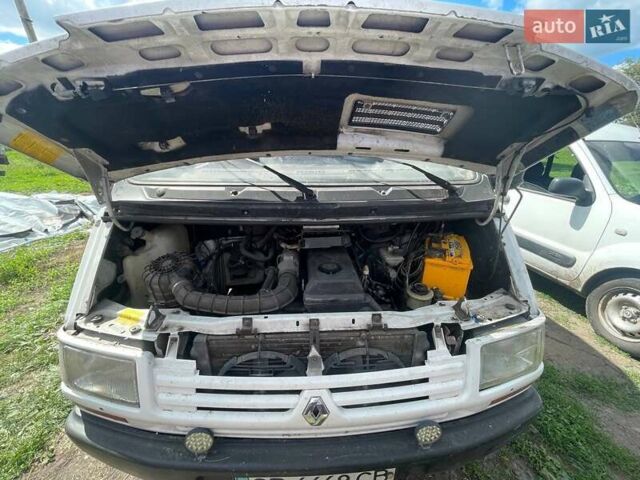 Белый Рено Трафик, объемом двигателя 2.5 л и пробегом 380 тыс. км за 2000 $, фото 6 на Automoto.ua