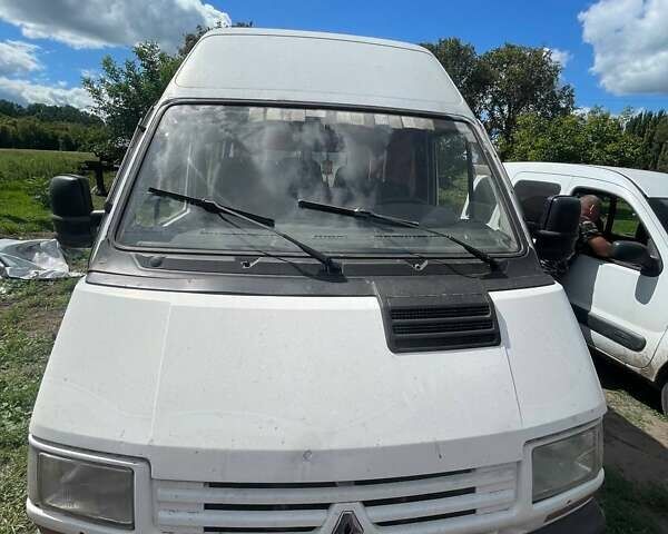 Белый Рено Трафик, объемом двигателя 2.5 л и пробегом 380 тыс. км за 2000 $, фото 3 на Automoto.ua
