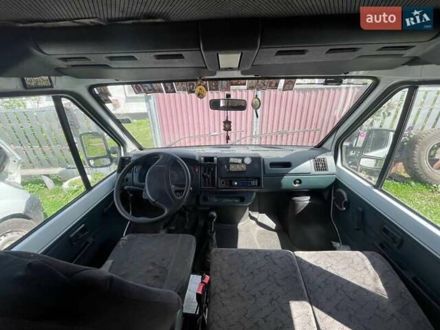 Белый Рено Трафик, объемом двигателя 2.5 л и пробегом 380 тыс. км за 2000 $, фото 5 на Automoto.ua