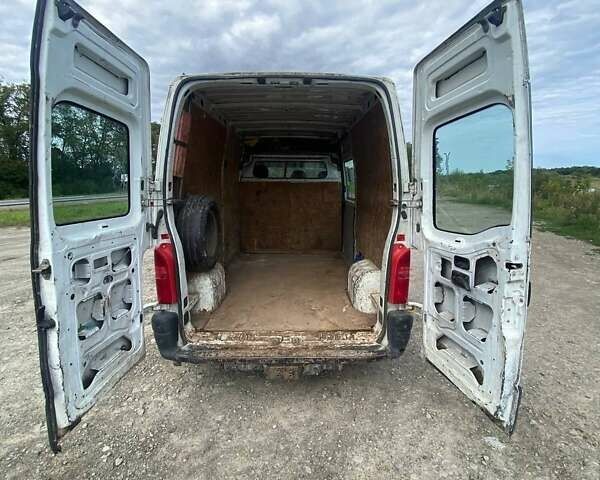 Белый Рено Трафик, объемом двигателя 0 л и пробегом 379 тыс. км за 2950 $, фото 6 на Automoto.ua