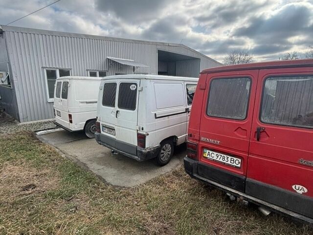 Белый Рено Трафик, объемом двигателя 1.9 л и пробегом 400 тыс. км за 2800 $, фото 4 на Automoto.ua