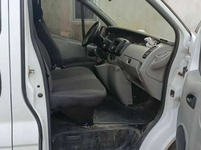 Белый Рено Трафик, объемом двигателя 1.9 л и пробегом 299 тыс. км за 6700 $, фото 3 на Automoto.ua