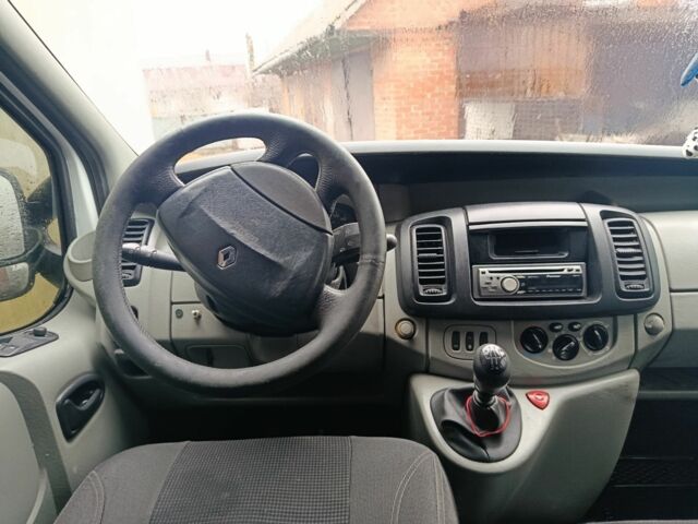 Белый Рено Трафик, объемом двигателя 1.9 л и пробегом 299 тыс. км за 6700 $, фото 6 на Automoto.ua