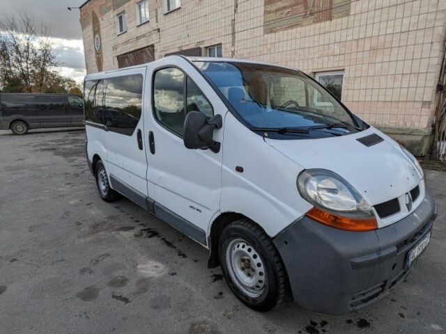 Белый Рено Трафик, объемом двигателя 1.9 л и пробегом 355 тыс. км за 5200 $, фото 4 на Automoto.ua