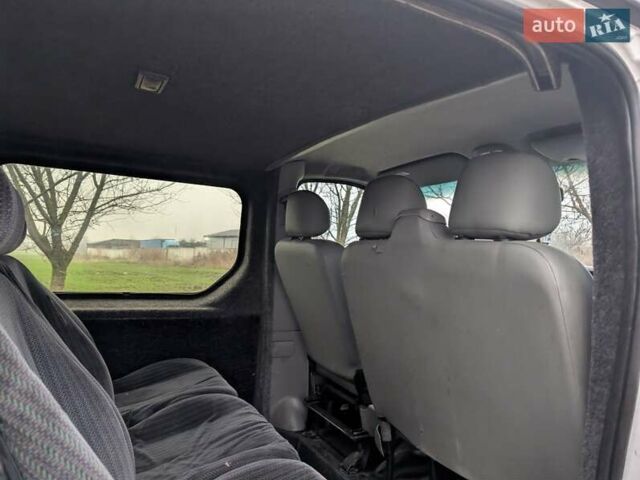 Белый Рено Трафик, объемом двигателя 1.9 л и пробегом 330 тыс. км за 4850 $, фото 13 на Automoto.ua