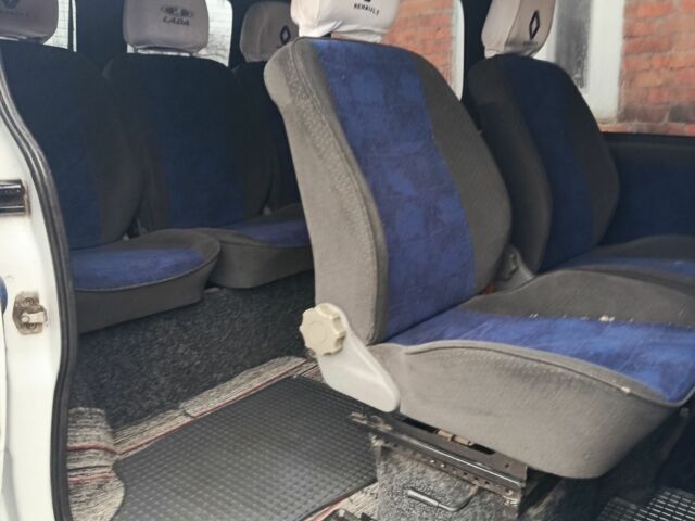 Белый Рено Трафик, объемом двигателя 1.9 л и пробегом 299 тыс. км за 6700 $, фото 5 на Automoto.ua