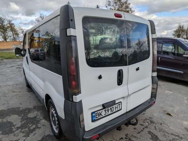 Белый Рено Трафик, объемом двигателя 1.9 л и пробегом 355 тыс. км за 5200 $, фото 2 на Automoto.ua