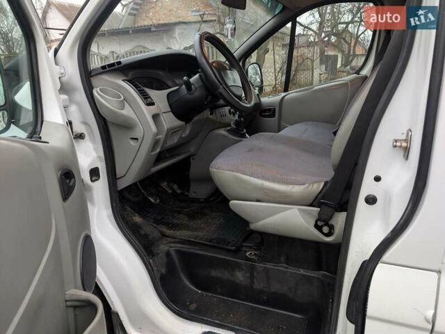 Белый Рено Трафик, объемом двигателя 1.9 л и пробегом 330 тыс. км за 4850 $, фото 12 на Automoto.ua