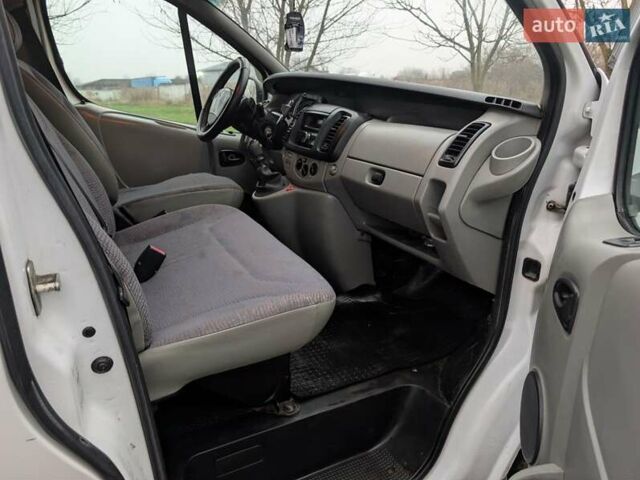 Белый Рено Трафик, объемом двигателя 1.9 л и пробегом 330 тыс. км за 4850 $, фото 10 на Automoto.ua