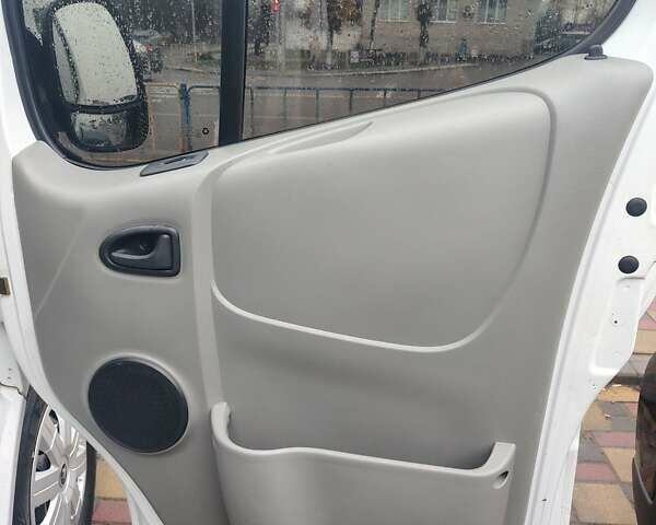 Білий Рено Трафік, об'ємом двигуна 1.87 л та пробігом 299 тис. км за 5800 $, фото 16 на Automoto.ua