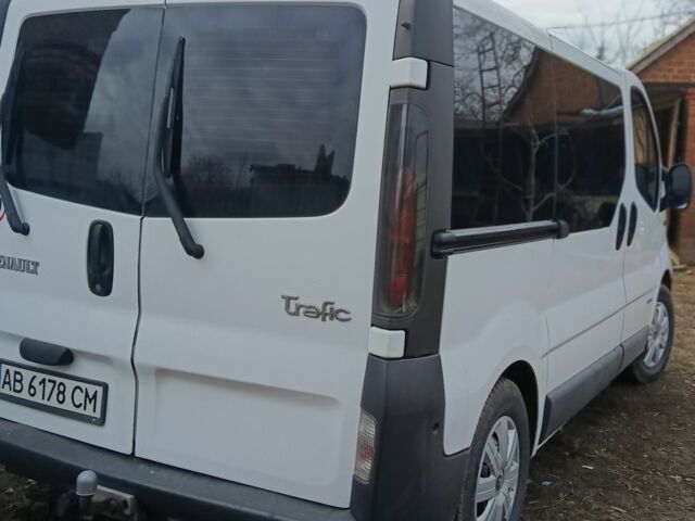 Белый Рено Трафик, объемом двигателя 1.9 л и пробегом 299 тыс. км за 6700 $, фото 2 на Automoto.ua
