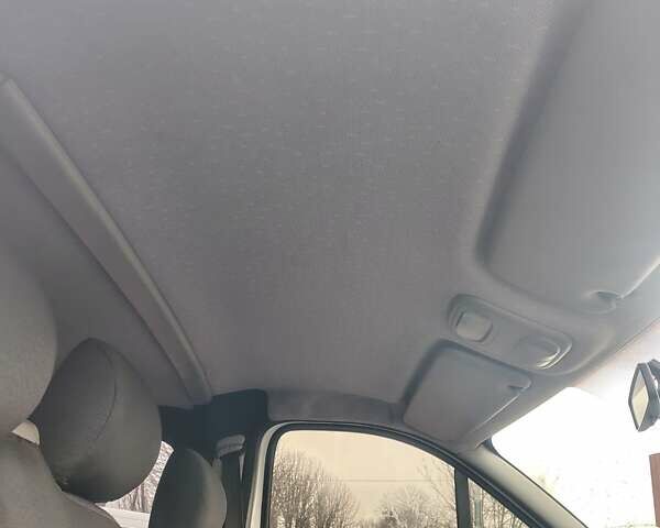 Білий Рено Трафік, об'ємом двигуна 1.87 л та пробігом 299 тис. км за 5800 $, фото 17 на Automoto.ua