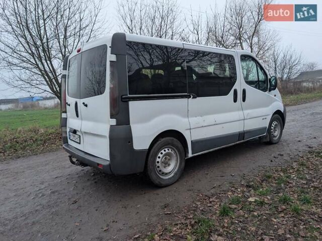 Белый Рено Трафик, объемом двигателя 1.9 л и пробегом 330 тыс. км за 4850 $, фото 4 на Automoto.ua