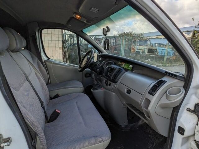 Белый Рено Трафик, объемом двигателя 1.9 л и пробегом 355 тыс. км за 5200 $, фото 8 на Automoto.ua