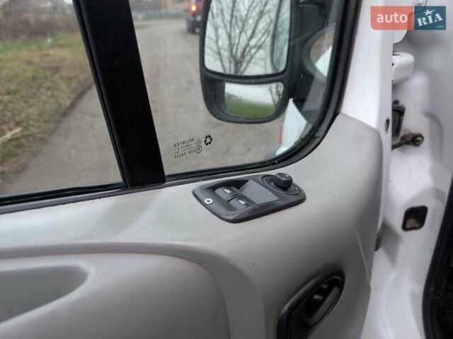 Белый Рено Трафик, объемом двигателя 1.9 л и пробегом 330 тыс. км за 4850 $, фото 16 на Automoto.ua