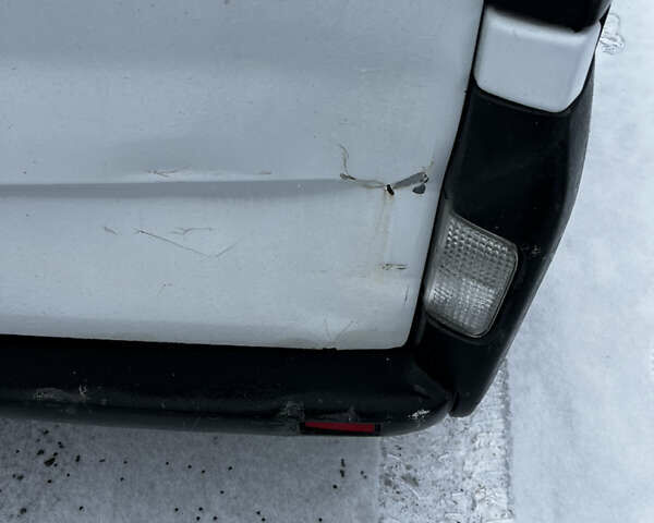 Белый Рено Трафик, объемом двигателя 1.87 л и пробегом 482 тыс. км за 4600 $, фото 2 на Automoto.ua