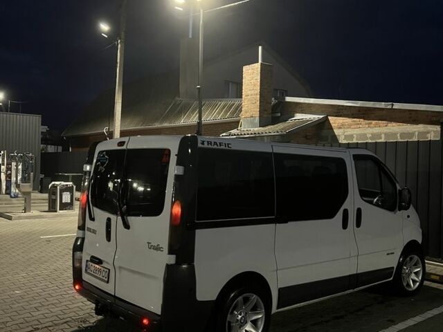 Белый Рено Трафик, объемом двигателя 1.9 л и пробегом 350 тыс. км за 5800 $, фото 4 на Automoto.ua
