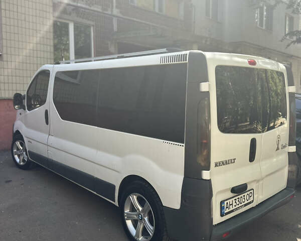 Белый Рено Трафик, объемом двигателя 1.9 л и пробегом 450 тыс. км за 7999 $, фото 2 на Automoto.ua