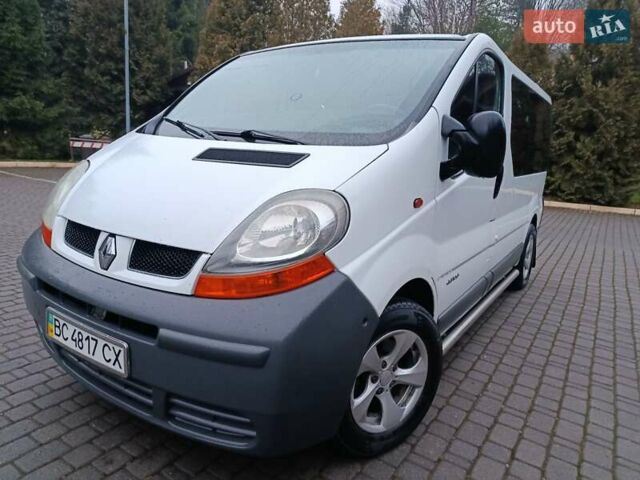 Белый Рено Трафик, объемом двигателя 1.87 л и пробегом 317 тыс. км за 6000 $, фото 2 на Automoto.ua
