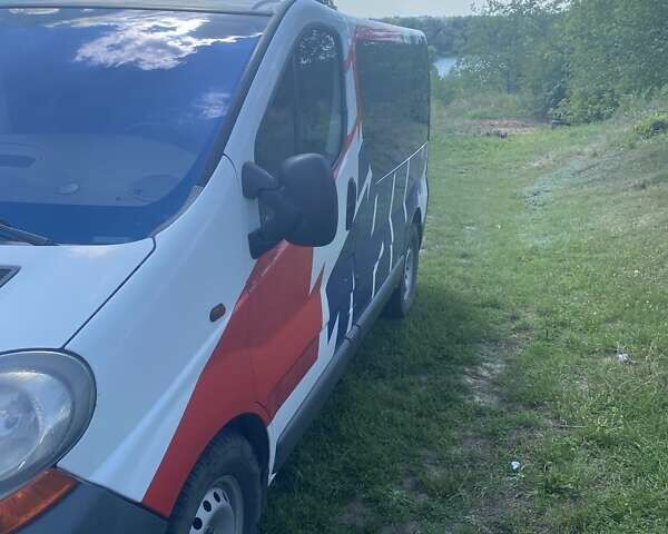 Белый Рено Трафик, объемом двигателя 1.9 л и пробегом 318 тыс. км за 5200 $, фото 1 на Automoto.ua