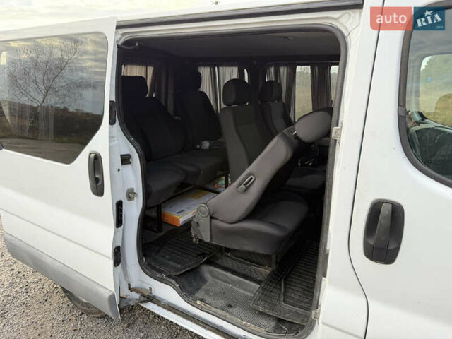Белый Рено Трафик, объемом двигателя 1.9 л и пробегом 241 тыс. км за 5100 $, фото 10 на Automoto.ua