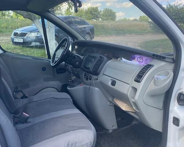 Белый Рено Трафик, объемом двигателя 1.9 л и пробегом 318 тыс. км за 5200 $, фото 8 на Automoto.ua