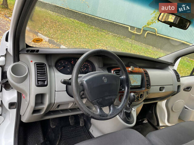 Белый Рено Трафик, объемом двигателя 1.87 л и пробегом 380 тыс. км за 6400 $, фото 42 на Automoto.ua