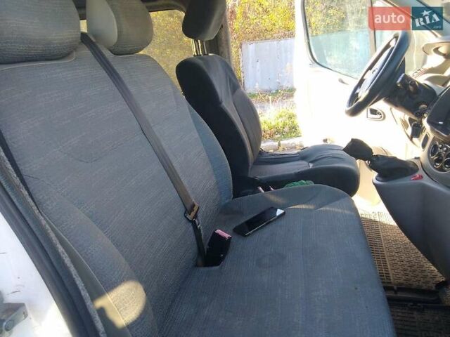 Белый Рено Трафик, объемом двигателя 1.87 л и пробегом 394 тыс. км за 6200 $, фото 10 на Automoto.ua