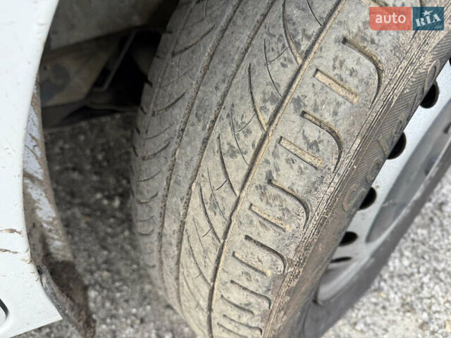 Белый Рено Трафик, объемом двигателя 1.9 л и пробегом 241 тыс. км за 5100 $, фото 6 на Automoto.ua