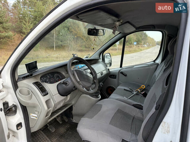 Белый Рено Трафик, объемом двигателя 1.9 л и пробегом 241 тыс. км за 5100 $, фото 9 на Automoto.ua