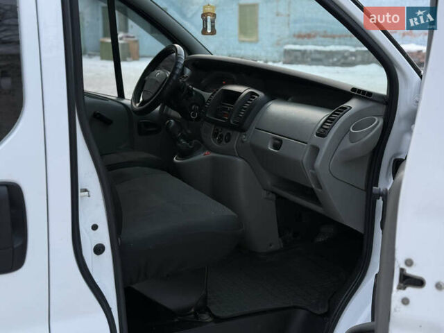 Білий Рено Трафік, об'ємом двигуна 1.9 л та пробігом 290 тис. км за 5999 $, фото 14 на Automoto.ua