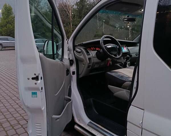 Белый Рено Трафик, объемом двигателя 1.87 л и пробегом 317 тыс. км за 6000 $, фото 33 на Automoto.ua