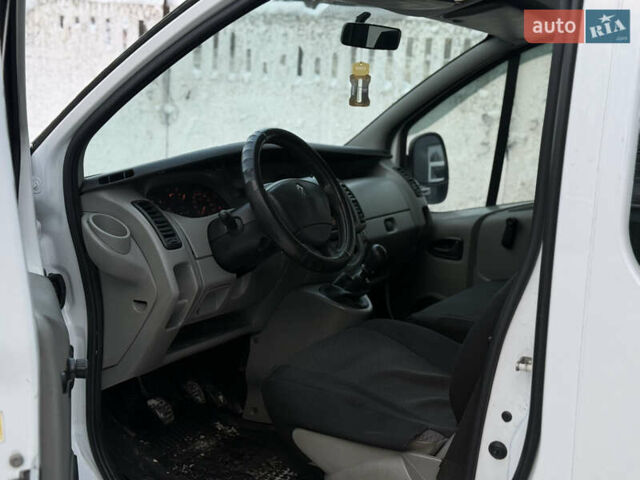 Білий Рено Трафік, об'ємом двигуна 1.9 л та пробігом 290 тис. км за 5999 $, фото 12 на Automoto.ua