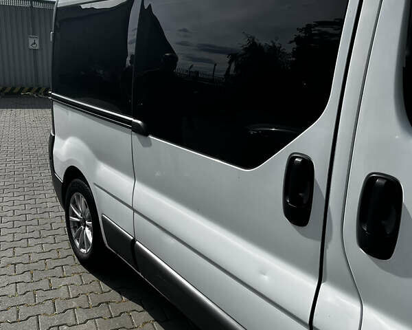 Белый Рено Трафик, объемом двигателя 1.9 л и пробегом 350 тыс. км за 7300 $, фото 5 на Automoto.ua