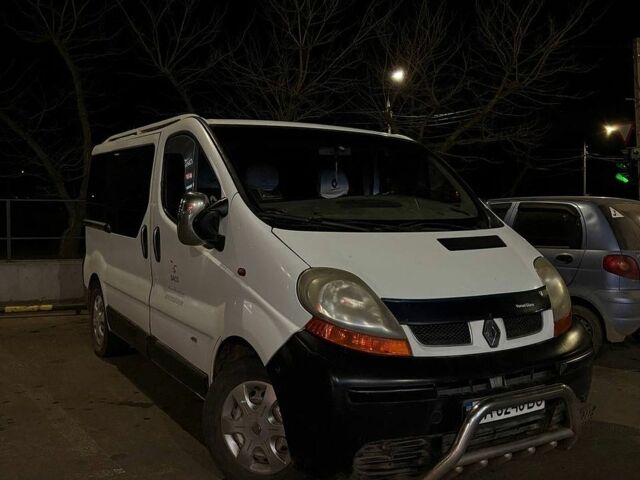Белый Рено Трафик, объемом двигателя 1.87 л и пробегом 350 тыс. км за 6000 $, фото 2 на Automoto.ua