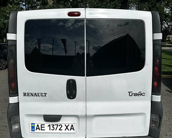 Белый Рено Трафик, объемом двигателя 1.9 л и пробегом 350 тыс. км за 7300 $, фото 3 на Automoto.ua