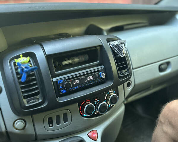 Белый Рено Трафик, объемом двигателя 1.9 л и пробегом 450 тыс. км за 7999 $, фото 10 на Automoto.ua