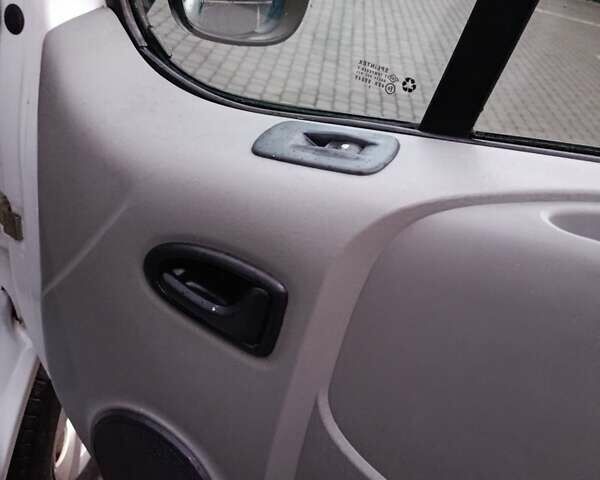 Белый Рено Трафик, объемом двигателя 1.87 л и пробегом 317 тыс. км за 6000 $, фото 36 на Automoto.ua