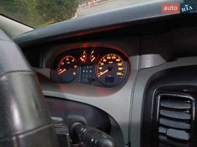 Белый Рено Трафик, объемом двигателя 1.87 л и пробегом 317 тыс. км за 6000 $, фото 41 на Automoto.ua