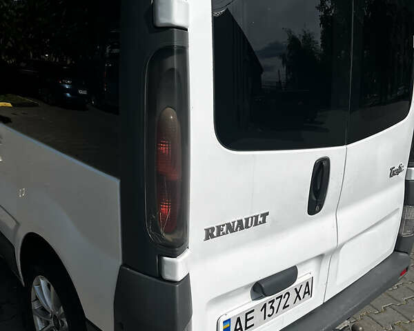Белый Рено Трафик, объемом двигателя 1.9 л и пробегом 350 тыс. км за 7300 $, фото 12 на Automoto.ua