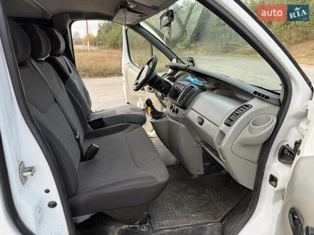 Белый Рено Трафик, объемом двигателя 1.9 л и пробегом 241 тыс. км за 5100 $, фото 16 на Automoto.ua