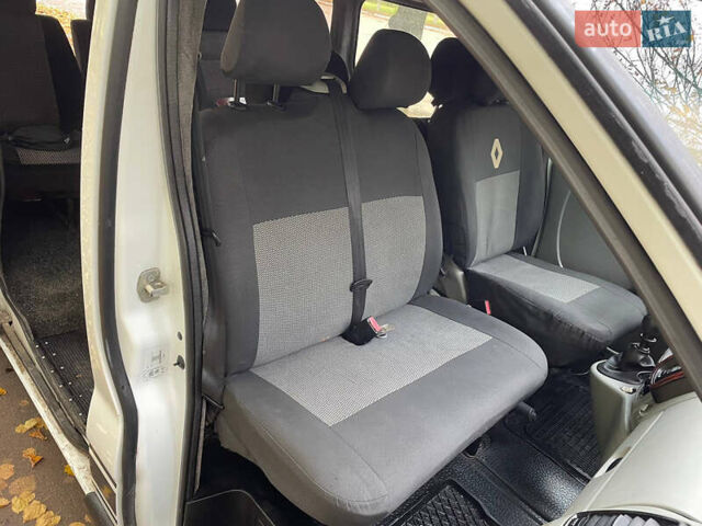 Белый Рено Трафик, объемом двигателя 1.87 л и пробегом 380 тыс. км за 6400 $, фото 36 на Automoto.ua