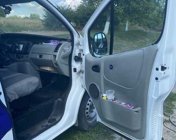 Білий Рено Трафік, об'ємом двигуна 1.9 л та пробігом 318 тис. км за 7200 $, фото 4 на Automoto.ua