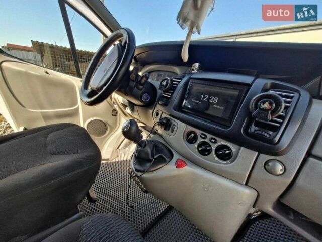 Белый Рено Трафик, объемом двигателя 1.9 л и пробегом 432 тыс. км за 7100 $, фото 7 на Automoto.ua