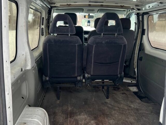 Белый Рено Трафик, объемом двигателя 1.9 л и пробегом 351 тыс. км за 5400 $, фото 10 на Automoto.ua