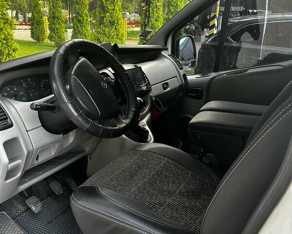 Белый Рено Трафик, объемом двигателя 1.9 л и пробегом 350 тыс. км за 7300 $, фото 9 на Automoto.ua