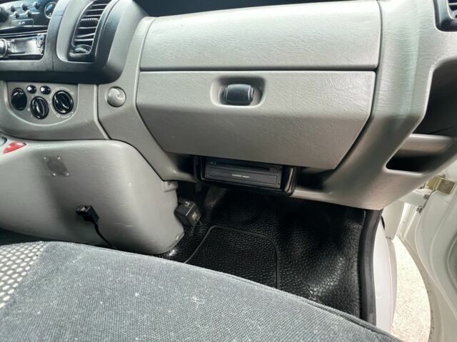 Белый Рено Трафик, объемом двигателя 1.9 л и пробегом 320 тыс. км за 6500 $, фото 14 на Automoto.ua