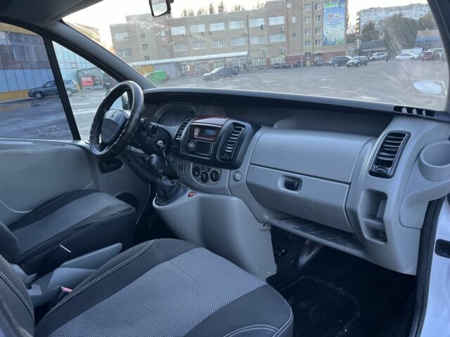 Белый Рено Трафик, объемом двигателя 1.9 л и пробегом 350 тыс. км за 7019 $, фото 9 на Automoto.ua