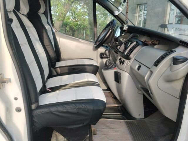 Белый Рено Трафик, объемом двигателя 1.9 л и пробегом 290 тыс. км за 8200 $, фото 4 на Automoto.ua