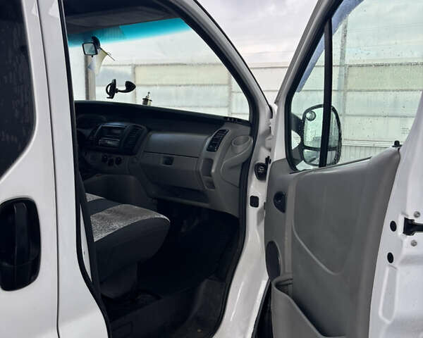 Белый Рено Трафик, объемом двигателя 1.9 л и пробегом 312 тыс. км за 7550 $, фото 1 на Automoto.ua